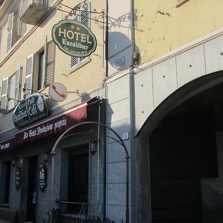 Hotel Excalibur Revello Zewnętrze zdjęcie