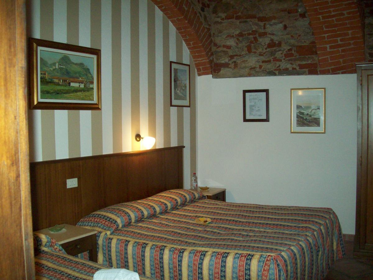 Hotel Excalibur Revello Zewnętrze zdjęcie
