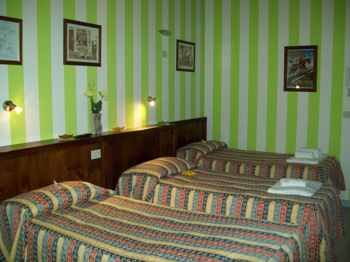 Hotel Excalibur Revello Zewnętrze zdjęcie
