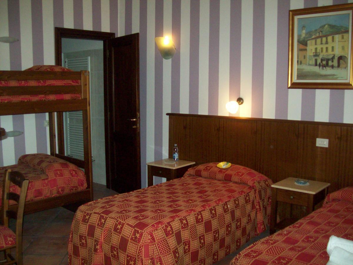 Hotel Excalibur Revello Zewnętrze zdjęcie