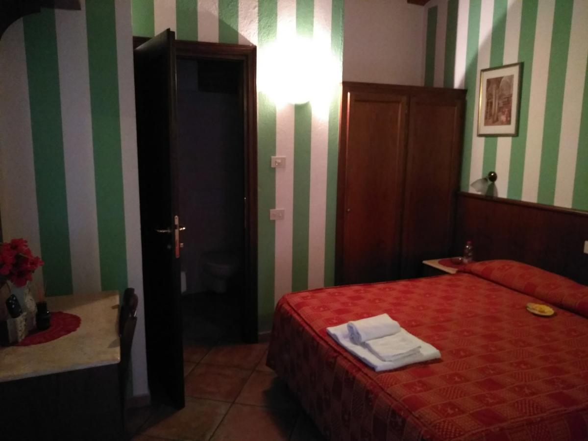 Hotel Excalibur Revello Zewnętrze zdjęcie