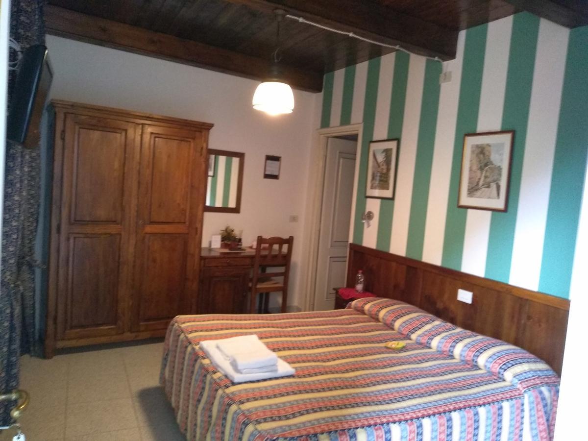 Hotel Excalibur Revello Zewnętrze zdjęcie