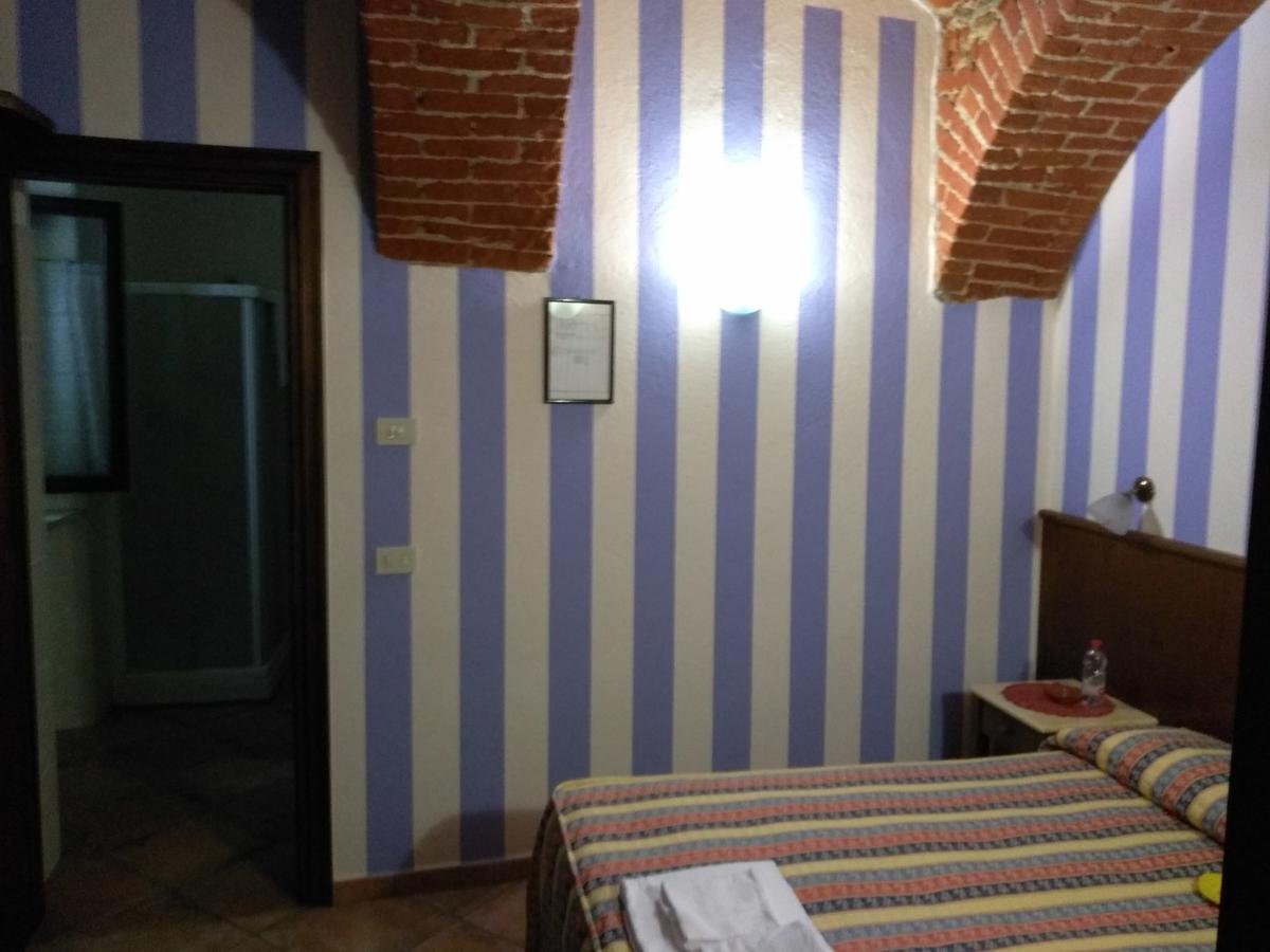 Hotel Excalibur Revello Zewnętrze zdjęcie