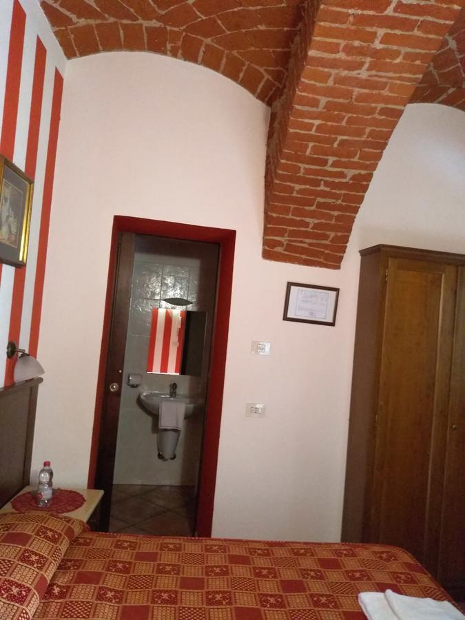 Hotel Excalibur Revello Zewnętrze zdjęcie