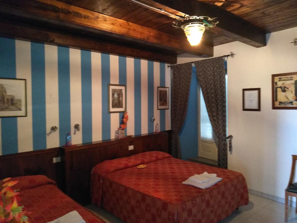 Hotel Excalibur Revello Zewnętrze zdjęcie